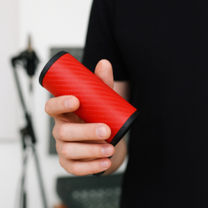 Шейкер музыкальный 10 см красный карбон