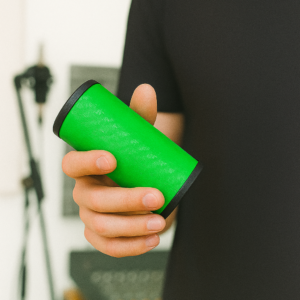 Шейкер музыкальный 10 см зелёный карбон