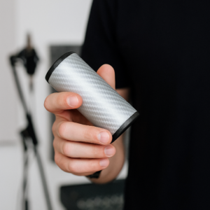 Шейкер музыкальный 10 см серебристый карбон